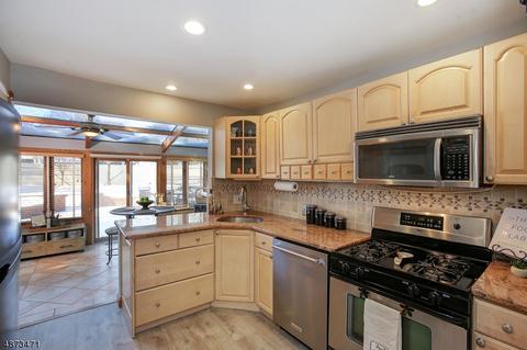 52 Mali Dr, North Plainfield, NJ 07062 photo 14