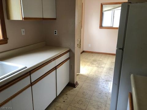 343 Elmwood Dr, Paramus, NJ 07652 photo 15