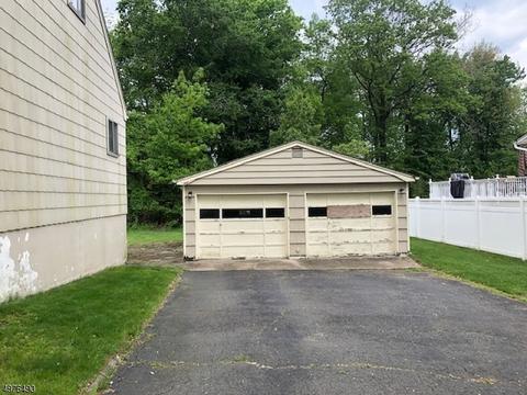 343 Elmwood Dr, Paramus, NJ 07652 photo 5