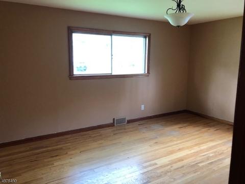 343 Elmwood Dr, Paramus, NJ 07652 photo 18