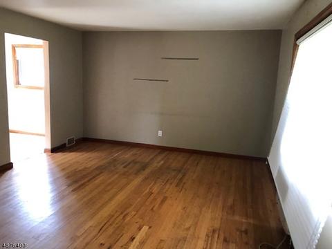 343 Elmwood Dr, Paramus, NJ 07652 photo 12
