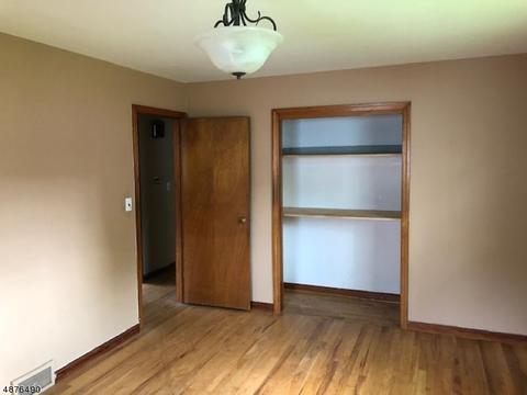 343 Elmwood Dr, Paramus, NJ 07652 photo 17