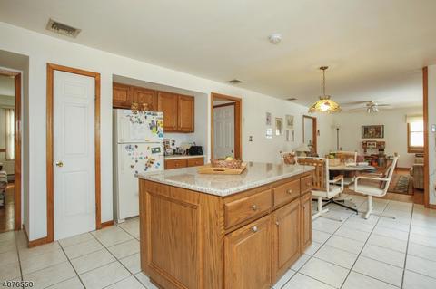 253 Ratzer Rd, Wayne, NJ 07470 photo 10
