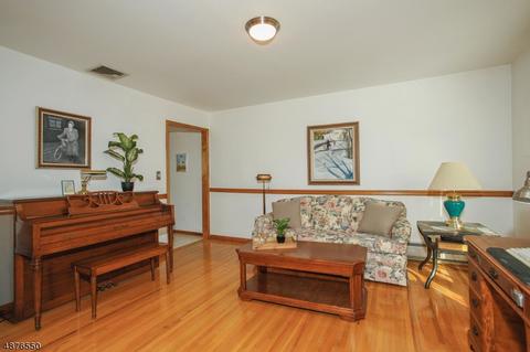 253 Ratzer Rd, Wayne, NJ 07470 photo 7