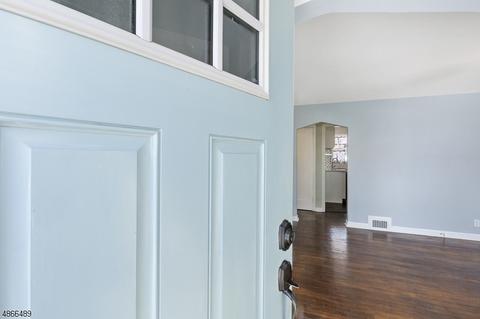429-31 Brook Ct, Plainfield, NJ 07060 photo 2