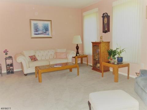 6 Whimble Ct, Wayne, NJ 07470 photo 2