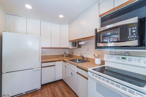 62 Cedarcliffe Dr, Wayne, NJ 07470 photo 5