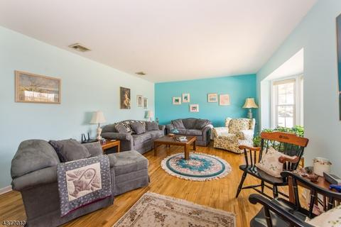 15 Borzotta Blvd, Wayne, NJ 07470 photo 4