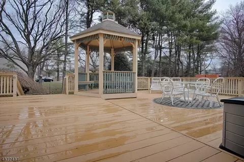 97 Carol Pl, Wayne, NJ 07470 photo 4