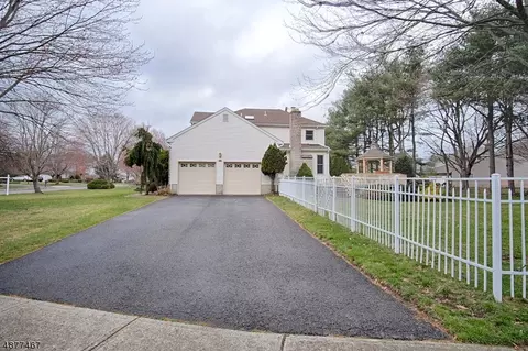 97 Carol Pl, Wayne, NJ 07470 photo 2