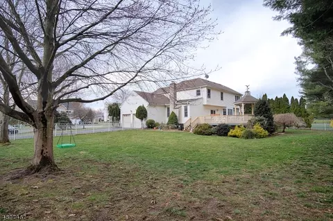 97 Carol Pl, Wayne, NJ 07470 photo 3