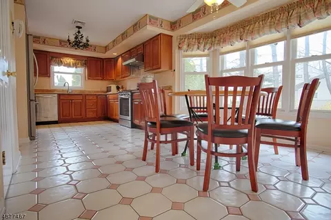 97 Carol Pl, Wayne, NJ 07470 photo 9