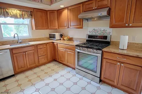 97 Carol Pl, Wayne, NJ 07470 photo 10