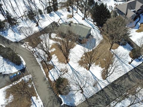 7 Hickory Pl, Upper Saddle River, NJ 07458 photo 2