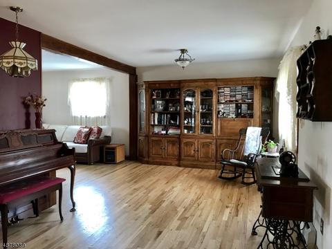8 Dubel Rd, Wayne, NJ 07470 photo 3