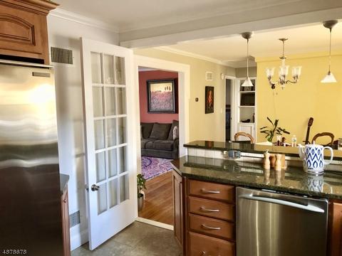 142 Arundel Rd, Paramus, NJ 07652 photo 2