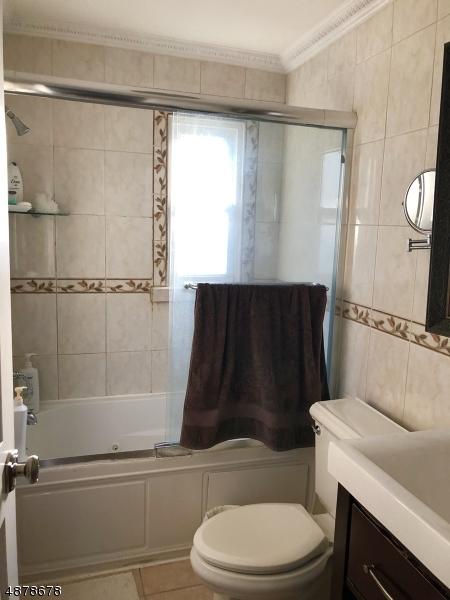 142 Arundel Rd, Paramus, NJ 07652 photo 4