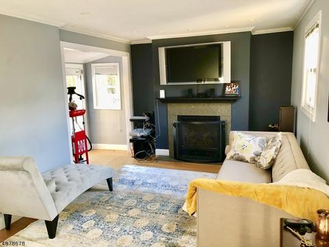 142 Arundel Rd, Paramus, NJ 07652 photo 1