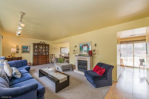 13 Heather Dr, Edison, NJ 08820 photo 4
