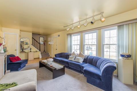 13 Heather Dr, Edison, NJ 08820 photo 3