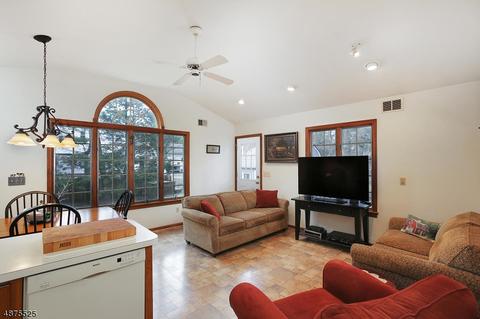 4 Ivy Pl, North Plainfield, NJ 07062 photo 6