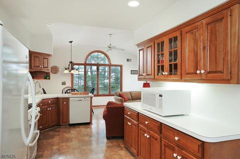 4 Ivy Pl, North Plainfield, NJ 07062 photo 3