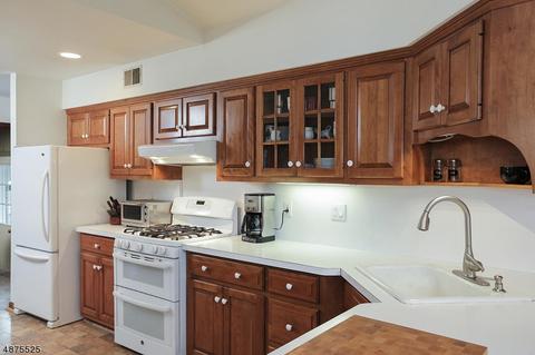 4 Ivy Pl, North Plainfield, NJ 07062 photo 4