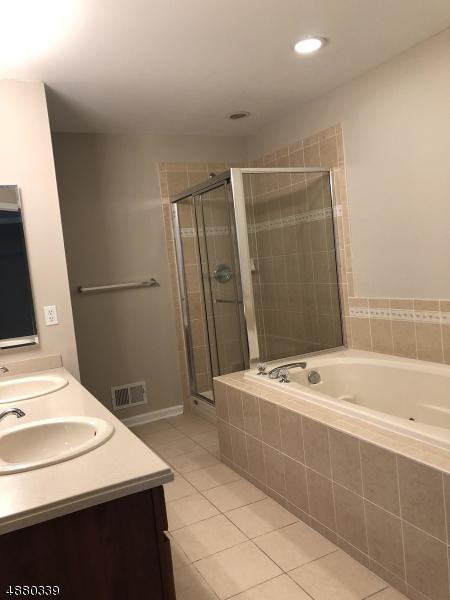 262 Levinberg Ln, Wayne, NJ 07470 photo 17
