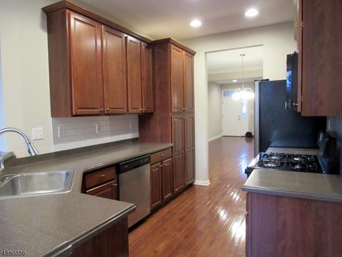 262 Levinberg Ln, Wayne, NJ 07470 photo 2