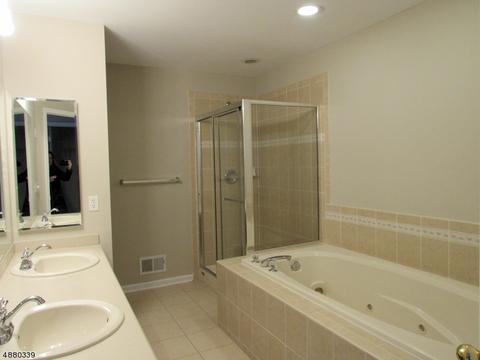 262 Levinberg Ln, Wayne, NJ 07470 photo 14