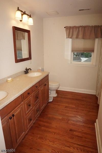 80 Thomas Dr, Clark, NJ 07066 photo 12