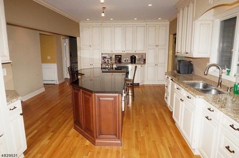 80 Thomas Dr, Clark, NJ 07066 photo 5