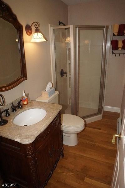 80 Thomas Dr, Clark, NJ 07066 photo 17