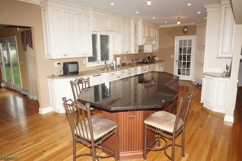 80 Thomas Dr, Clark, NJ 07066 photo 4