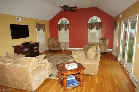 80 Thomas Dr, Clark, NJ 07066 photo 9