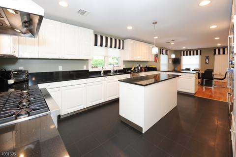 2 Herfort Rd, Wayne, NJ 07470 photo 6