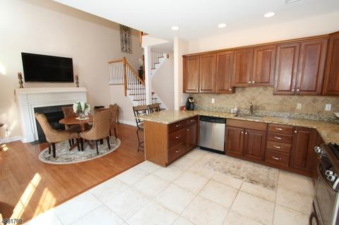 3 Dipippo Ct, Waldwick, NJ 07463 photo 4
