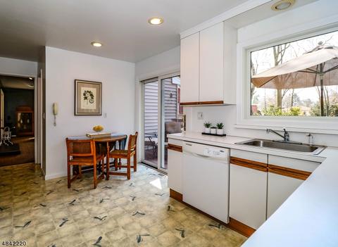 9 Beech Ln, North Plainfield, NJ 07060 photo 6
