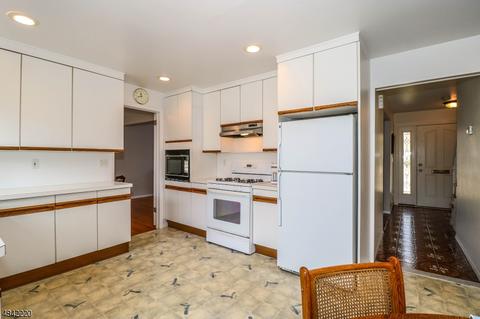 9 Beech Ln, North Plainfield, NJ 07060 photo 8