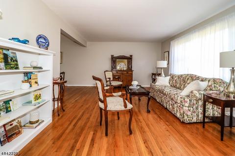 9 Beech Ln, North Plainfield, NJ 07060 photo 3