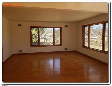 818 Highland Ave, Paramus, NJ 07652 photo 2