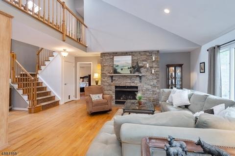 9 Maxwell Ct, Warren, NJ 07059 photo 4