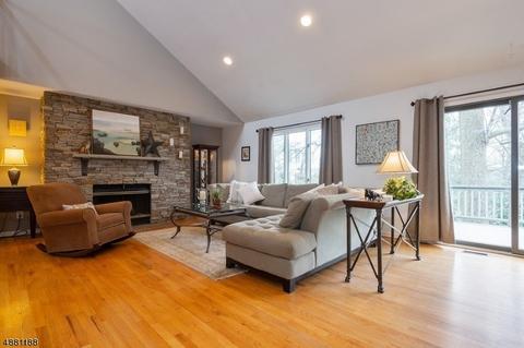 9 Maxwell Ct, Warren, NJ 07059 photo 3