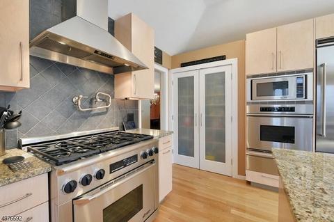 7 N Gate Rd, Mendham, NJ 07945 photo 3