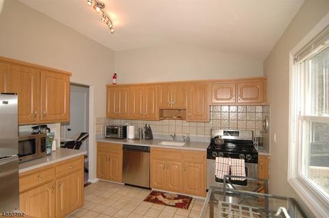 90 Highview Ter, Dover, NJ 07801 photo 3