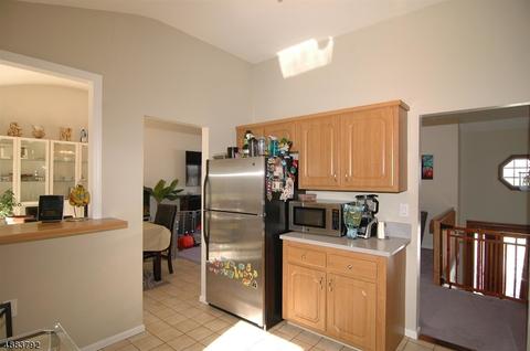 90 Highview Ter, Dover, NJ 07801 photo 4