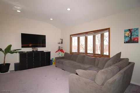 90 Highview Ter, Dover, NJ 07801 photo 9