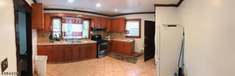 530 Riverside Dr, Wayne, NJ 07470 photo 1