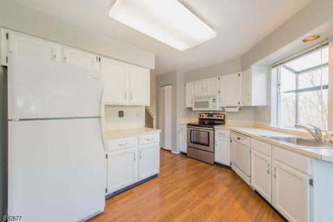 38 Stevens Ct, Bedminster, NJ 07921 photo 2