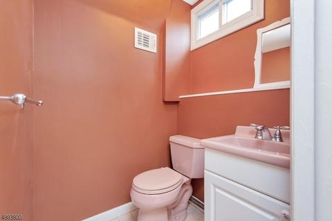 46 Devonshire Rd, Cedar Grove, NJ 07009 photo 21